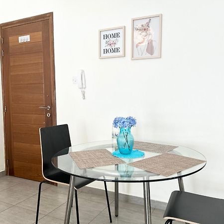 Sun Julz Apartments On The Beach Paphos Extérieur photo