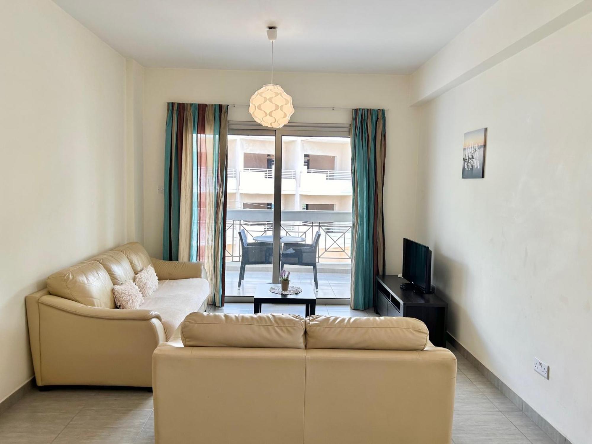 Sun Julz Apartments On The Beach Paphos Extérieur photo