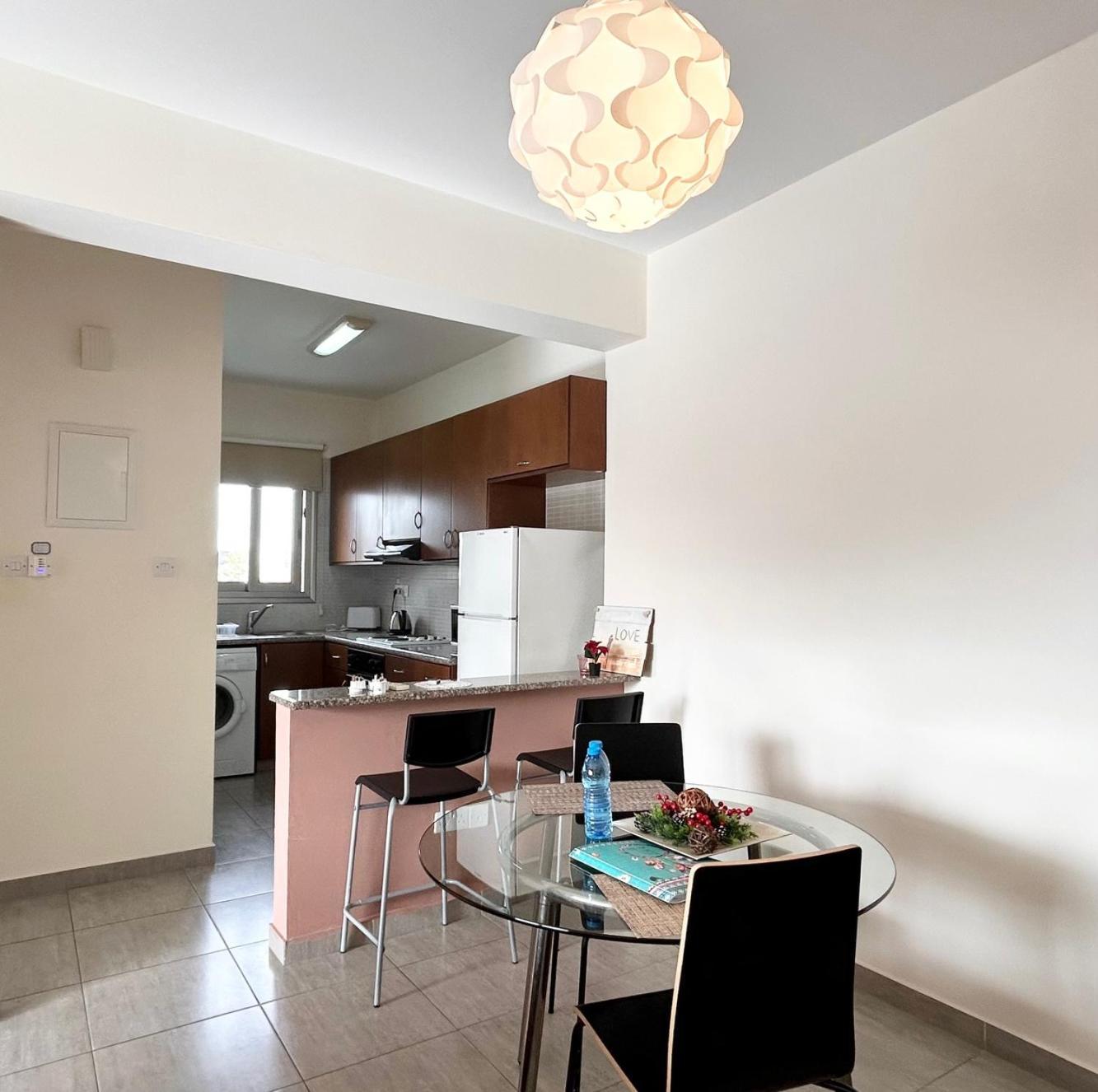 Sun Julz Apartments On The Beach Paphos Extérieur photo