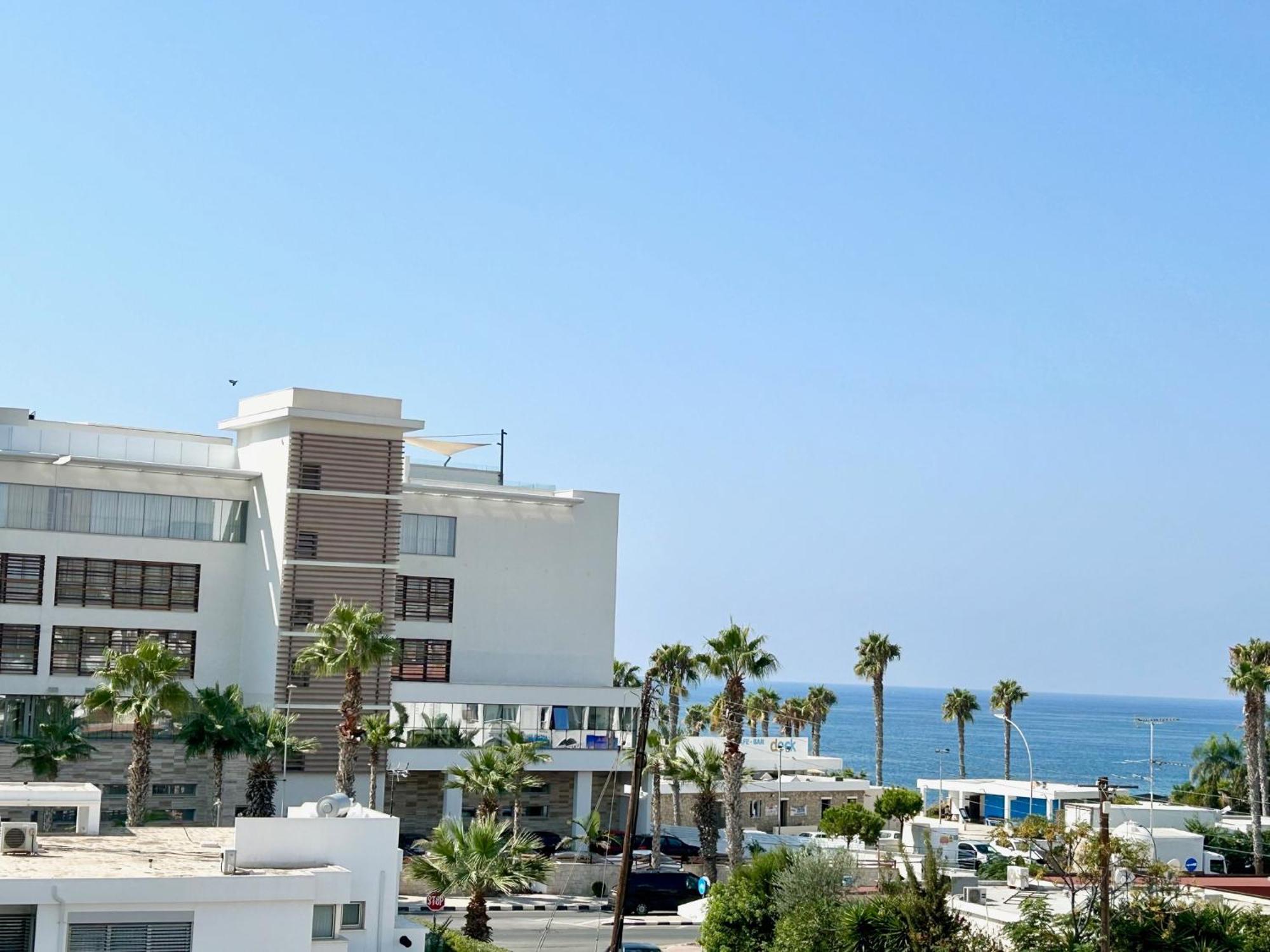 Sun Julz Apartments On The Beach Paphos Extérieur photo