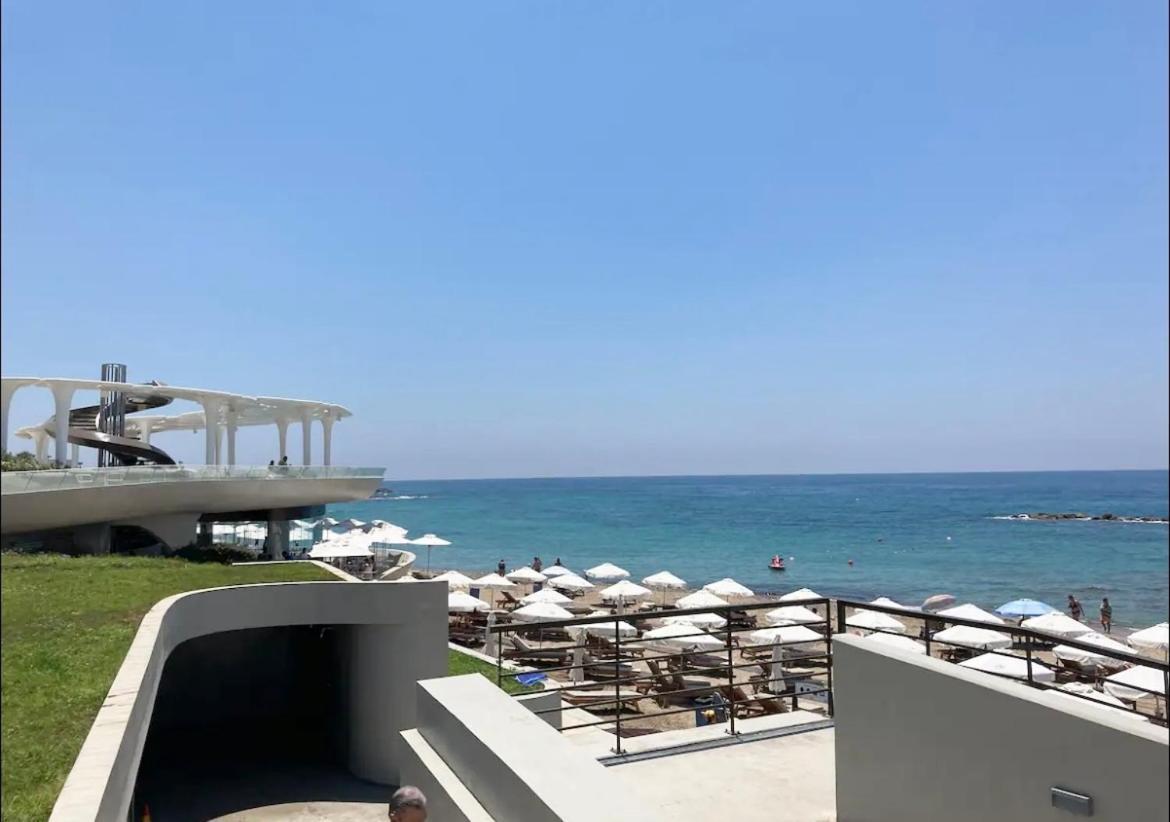Sun Julz Apartments On The Beach Paphos Extérieur photo
