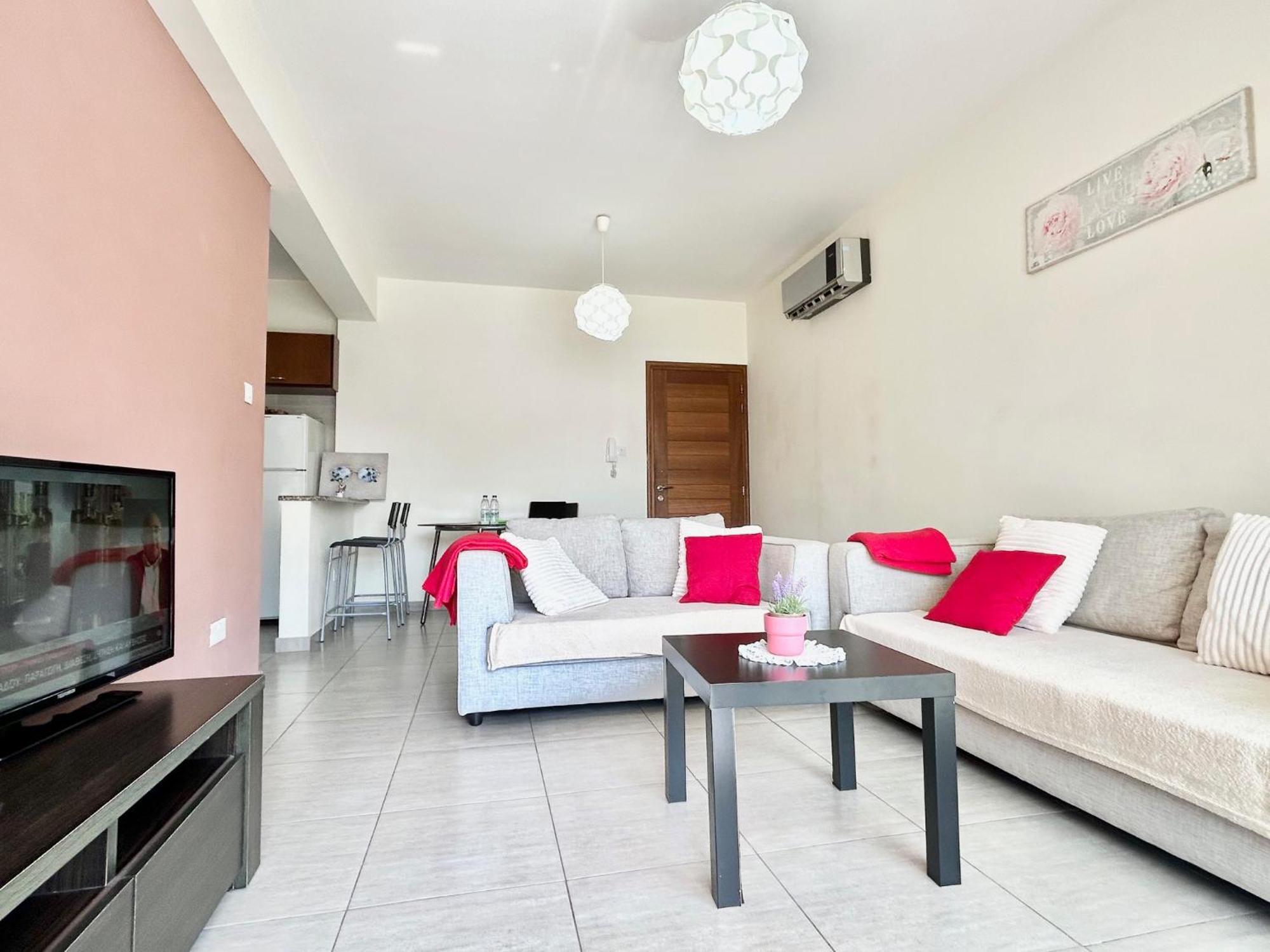 Sun Julz Apartments On The Beach Paphos Extérieur photo