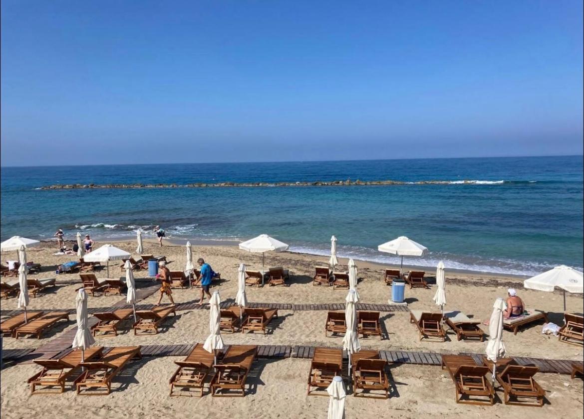 Sun Julz Apartments On The Beach Paphos Extérieur photo