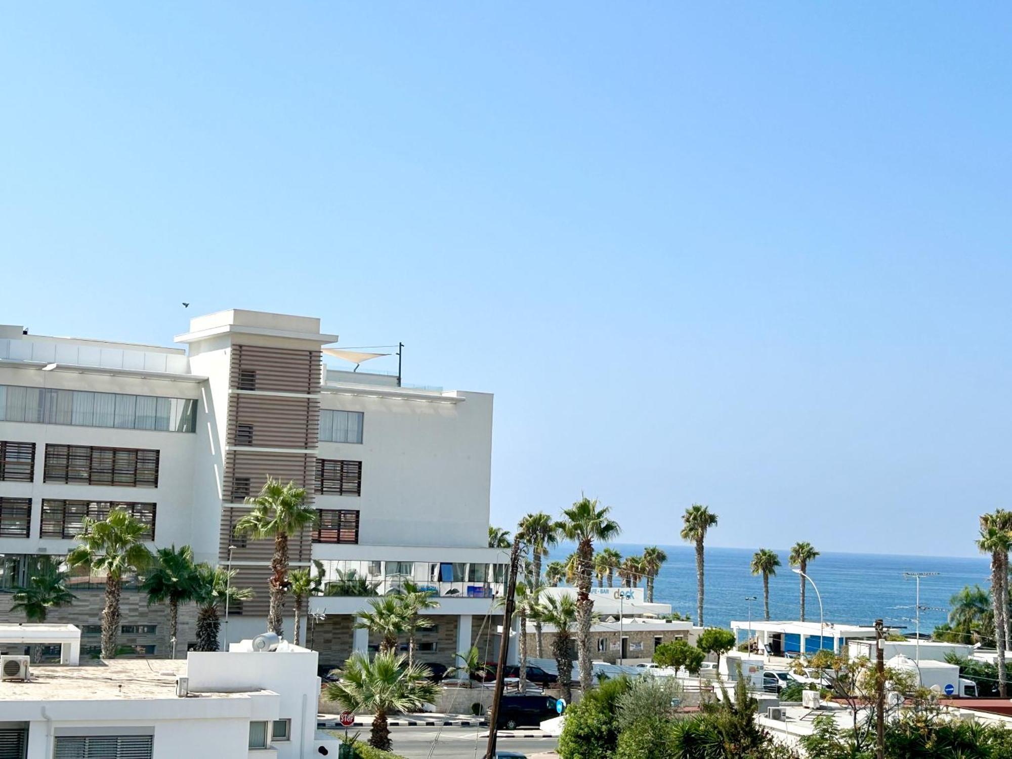 Sun Julz Apartments On The Beach Paphos Extérieur photo