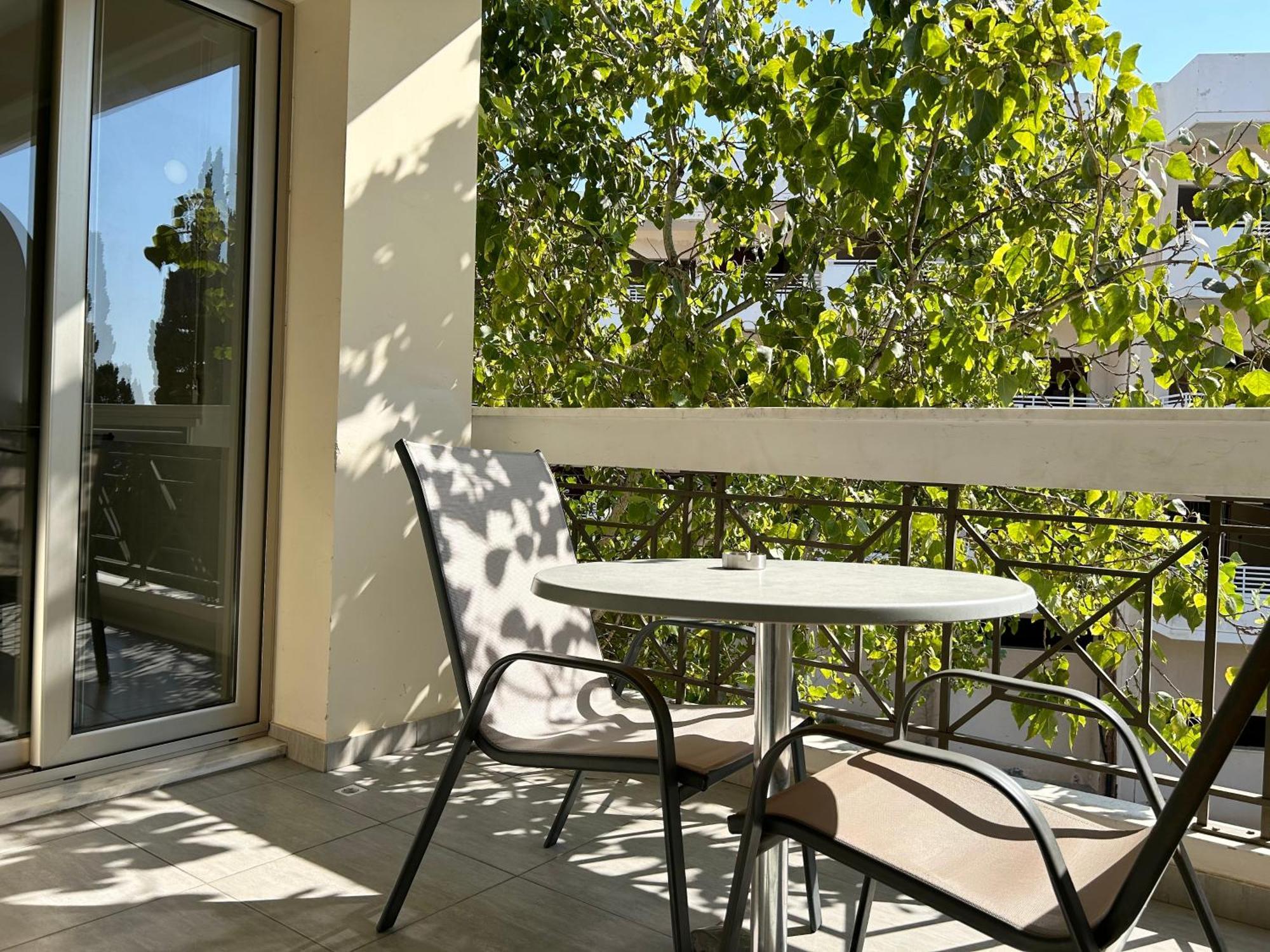 Sun Julz Apartments On The Beach Paphos Extérieur photo