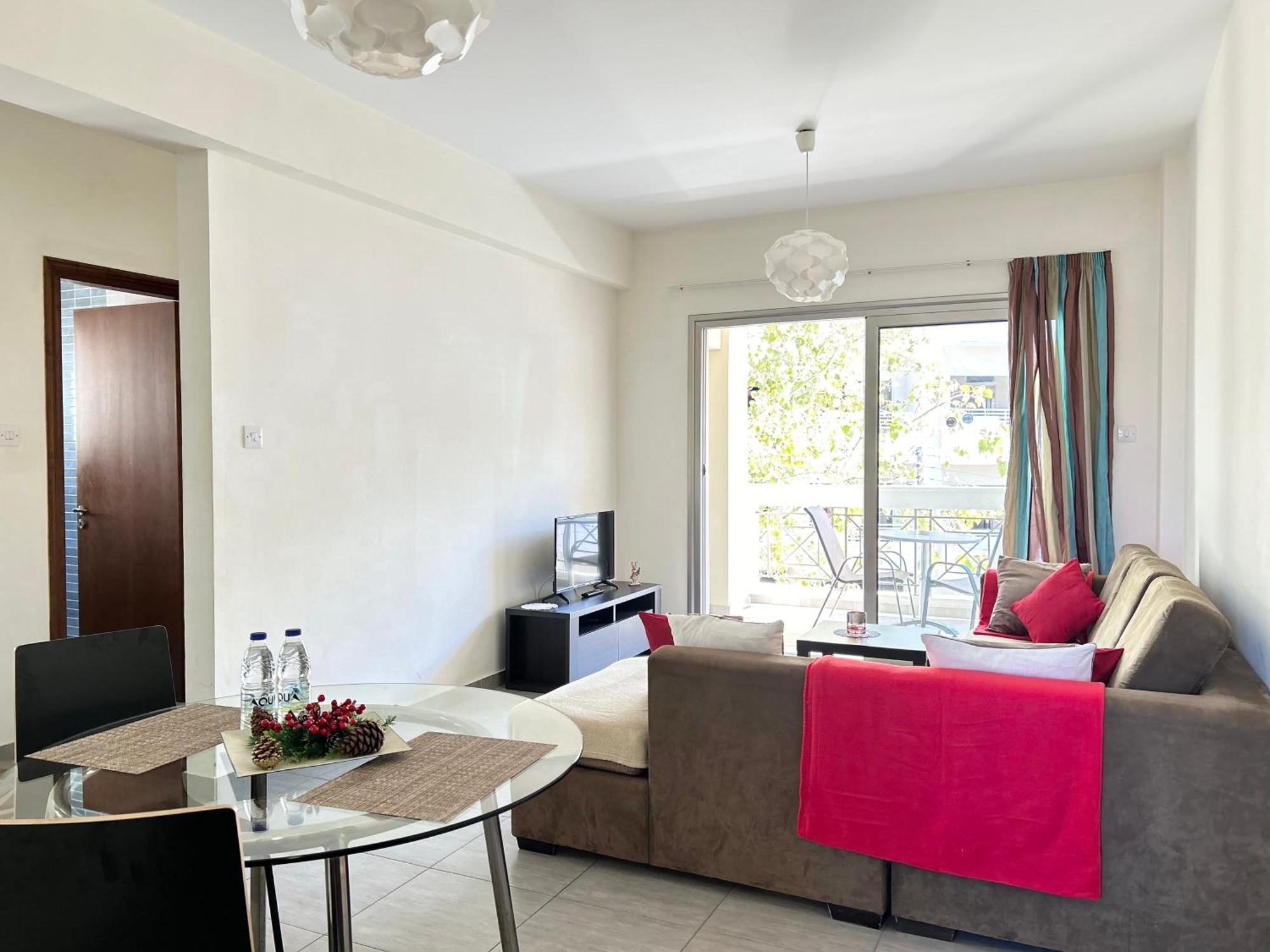 Sun Julz Apartments On The Beach Paphos Extérieur photo