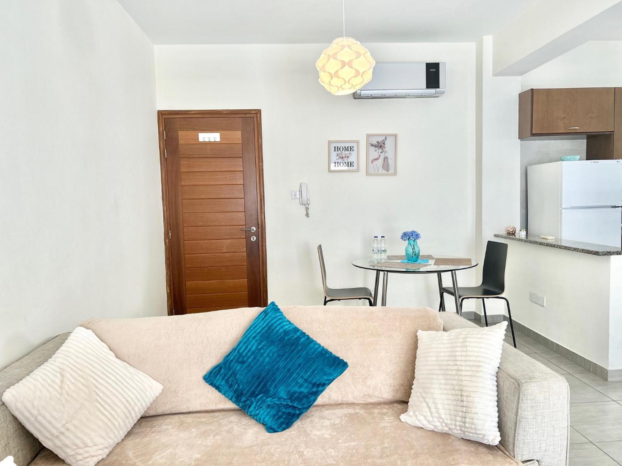 Sun Julz Apartments On The Beach Paphos Extérieur photo