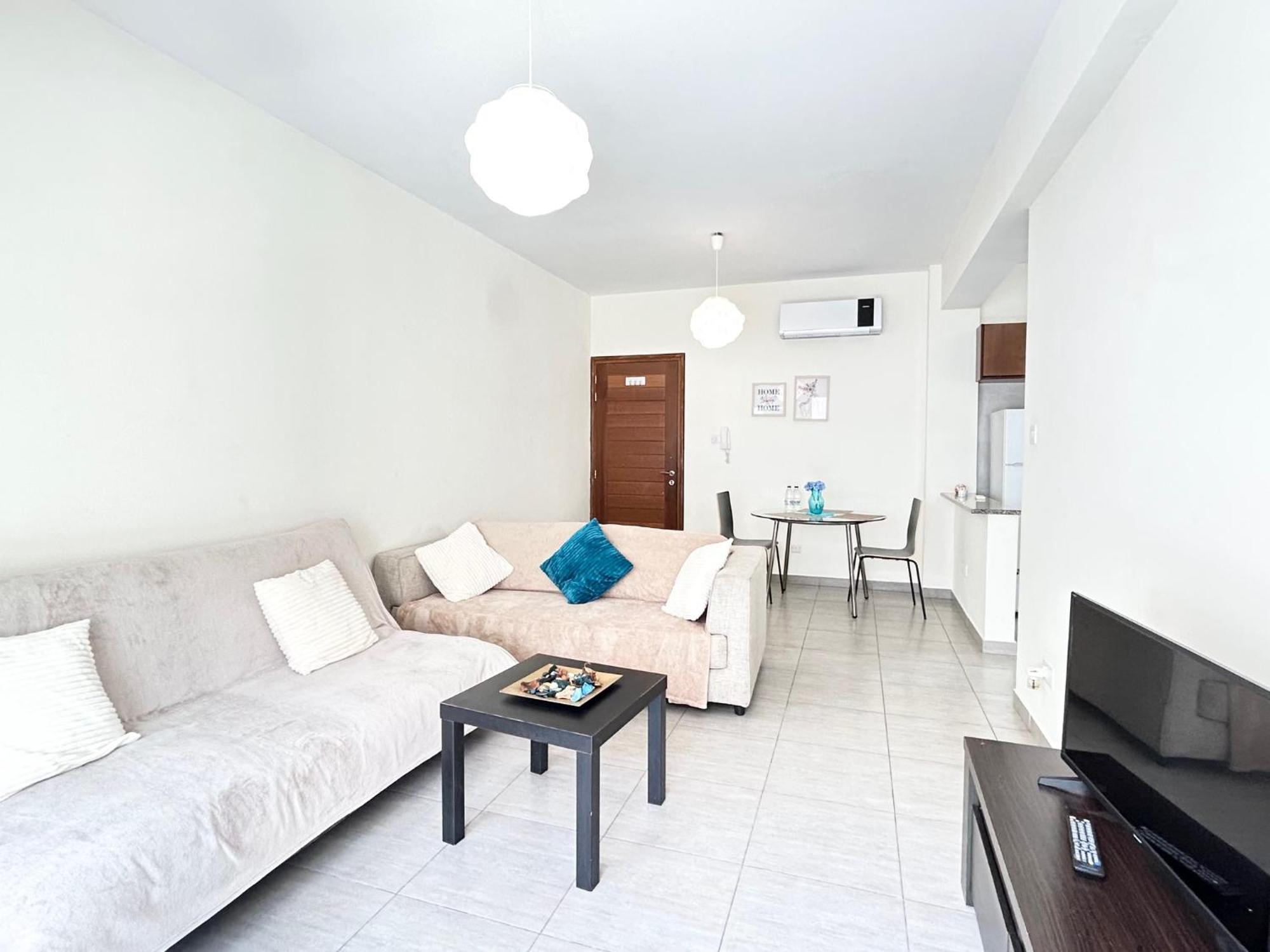 Sun Julz Apartments On The Beach Paphos Extérieur photo
