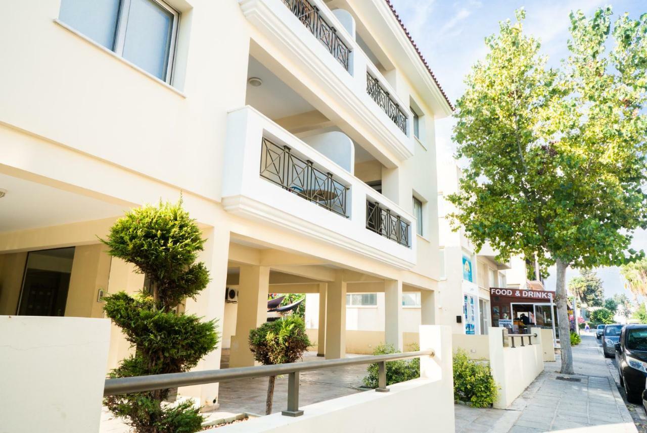 Sun Julz Apartments On The Beach Paphos Extérieur photo