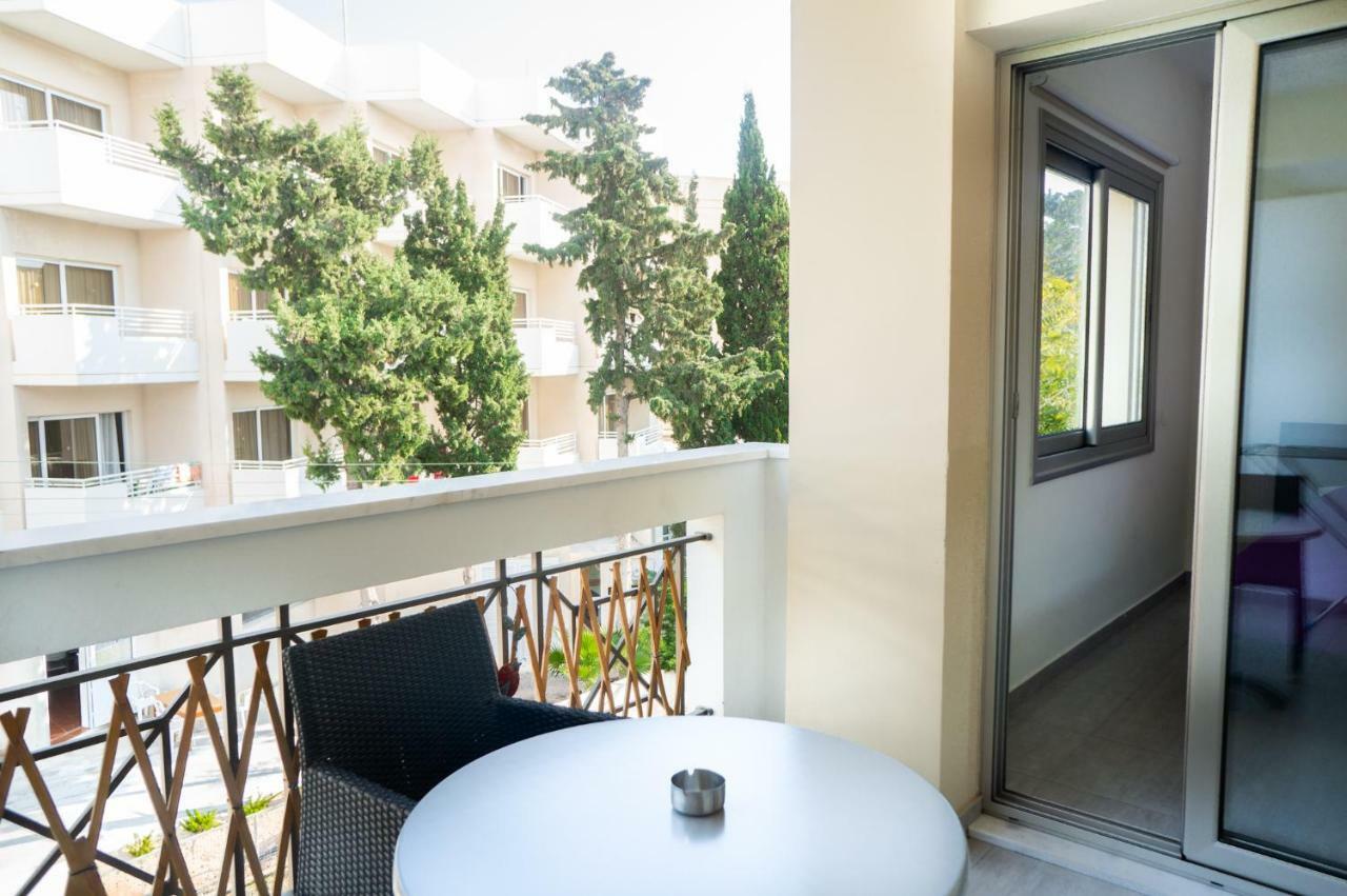 Sun Julz Apartments On The Beach Paphos Extérieur photo